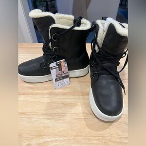 NWT Baffin High Park Women’s Size 11 Boots